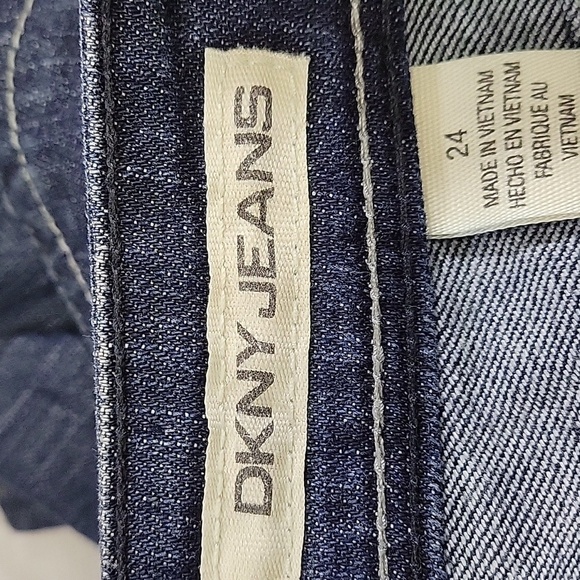 DKNY Bermuda Dark Wash Denim Shorts Cotton Blend Y2K Style Size 24 - Picture 8 of 12
